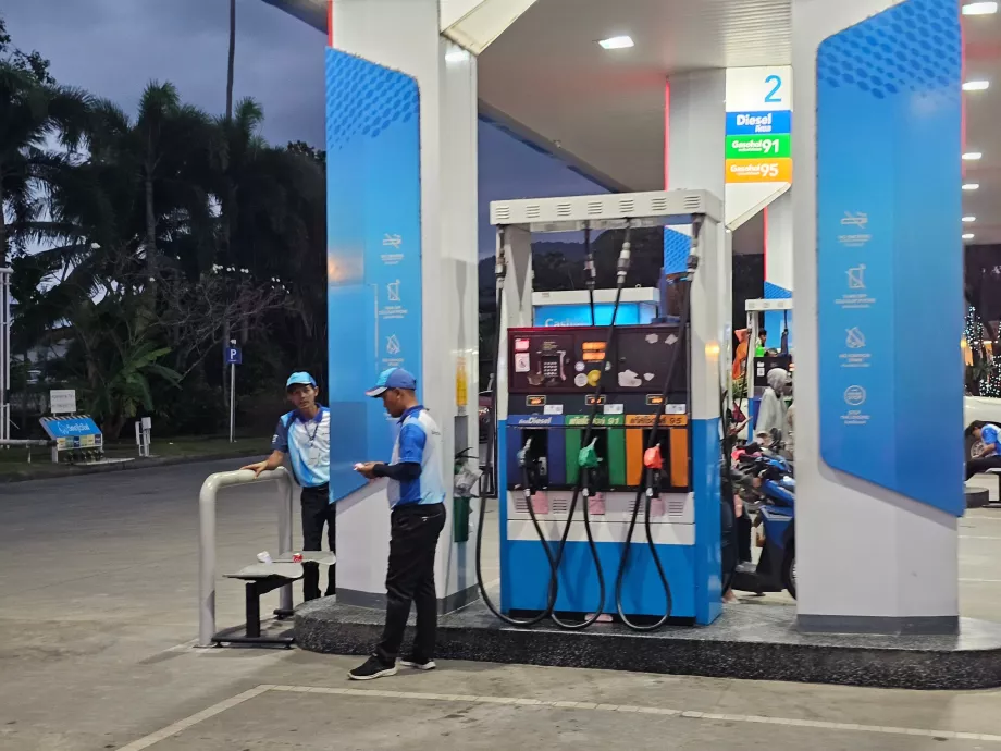 Pumping station with operator