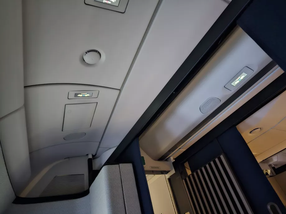 Absence of overhead bins