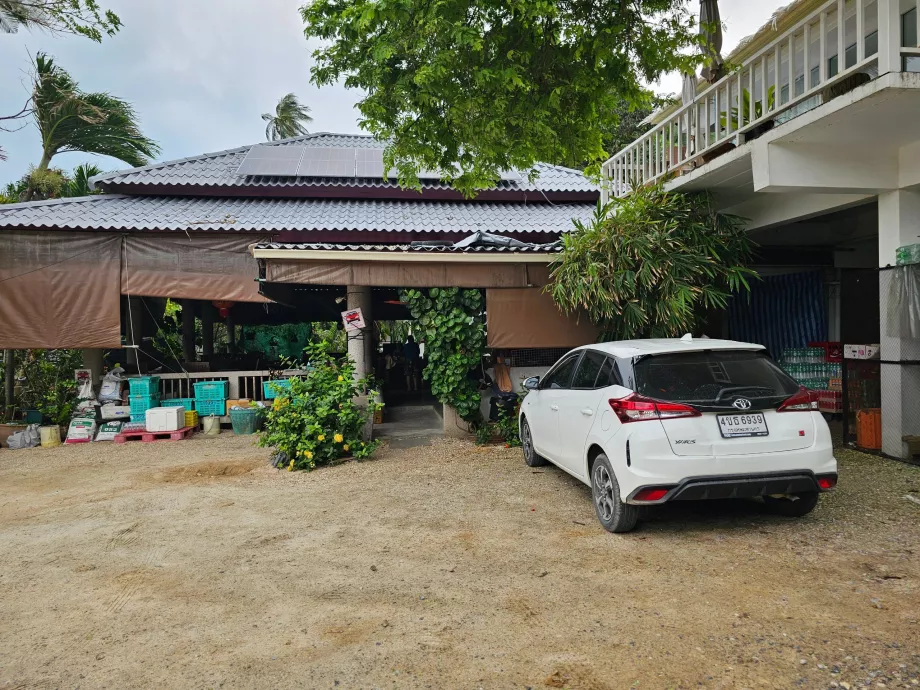 Coral Cove Beach, parking for cars