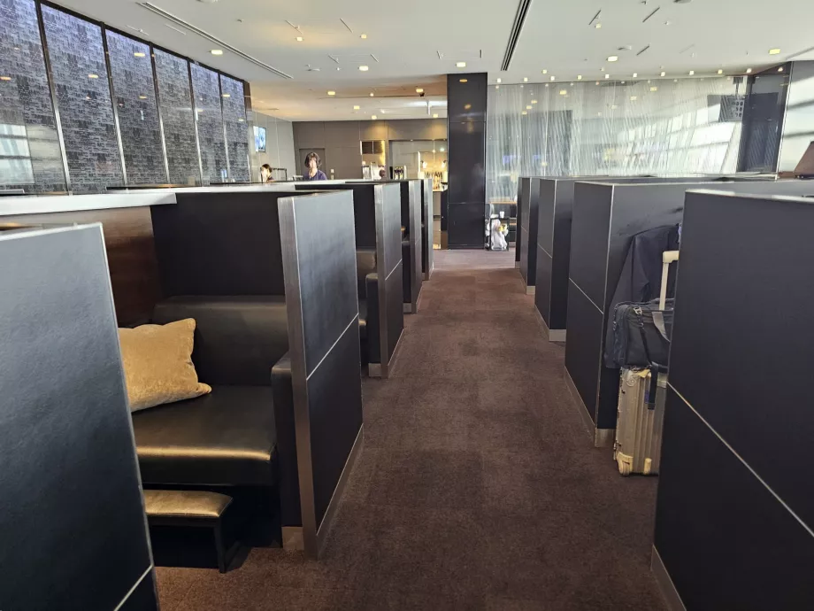 Seats imitating ANA First Class