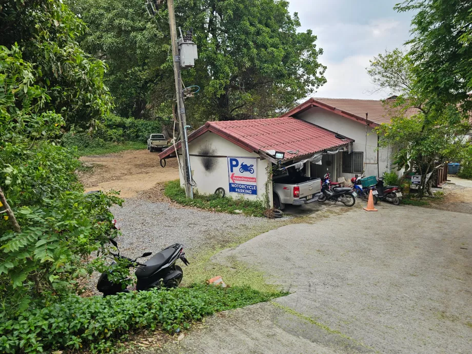 Coral Cove Beach, parking for scooters