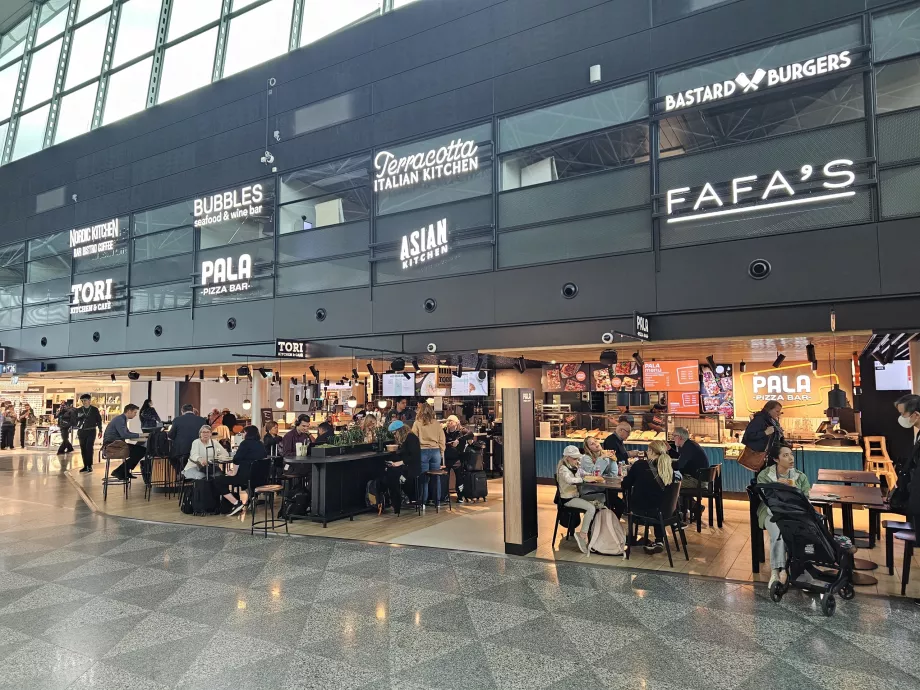 Food Court, transit zone