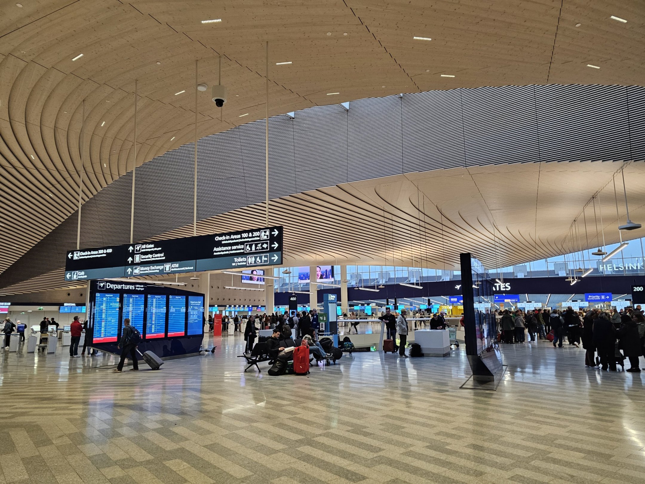 Connections and terminals at Helsinki Airport (HEL)