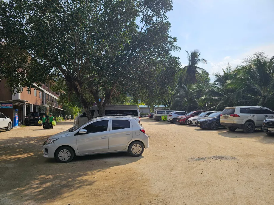 Parking at Ko Ma Beach