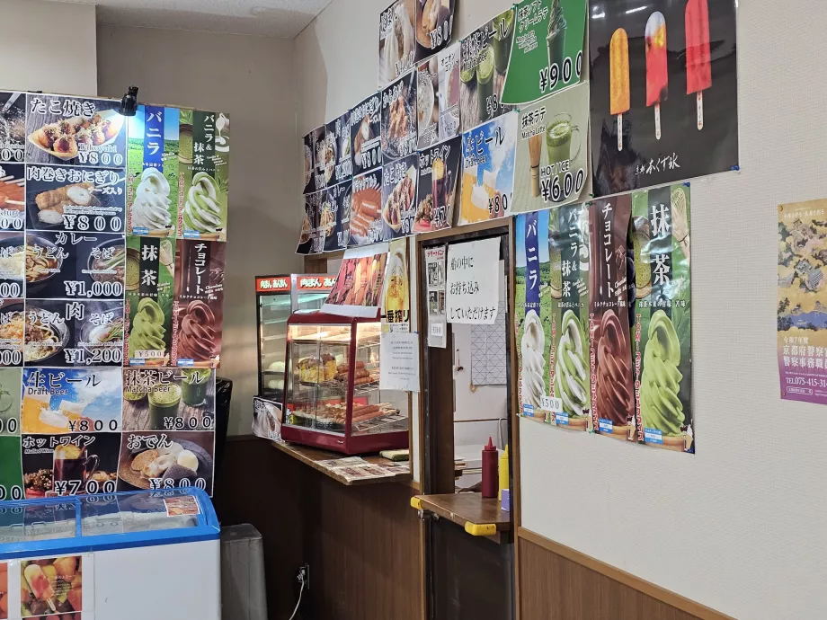 Refreshment shop in the marina