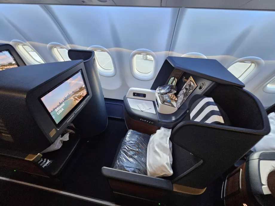 Standard seat