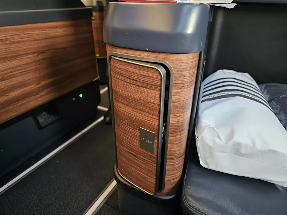Small locker for storing things