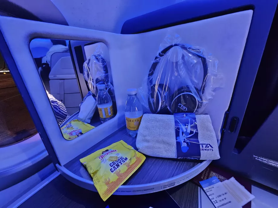 Opening panel with mirror, headphones, biscuits and water