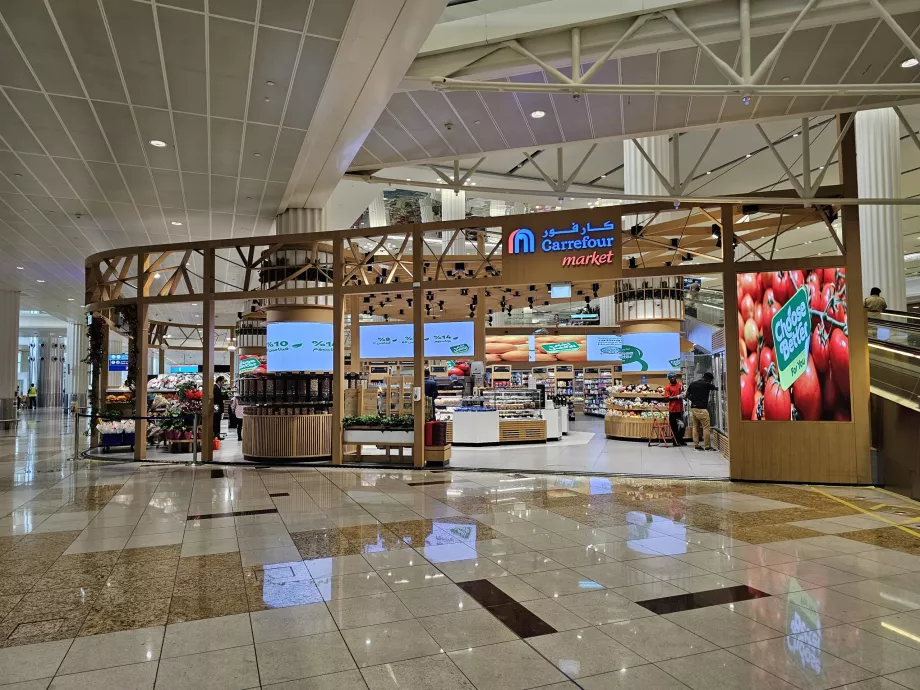 Carrefour, public area, Terminal 3