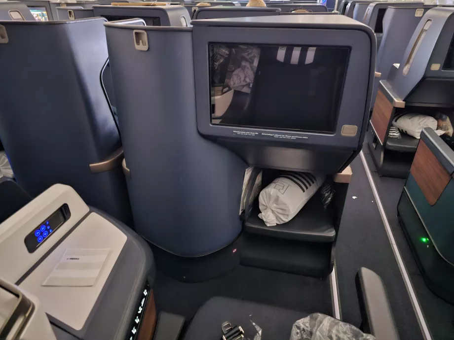 Legroom for standard seat