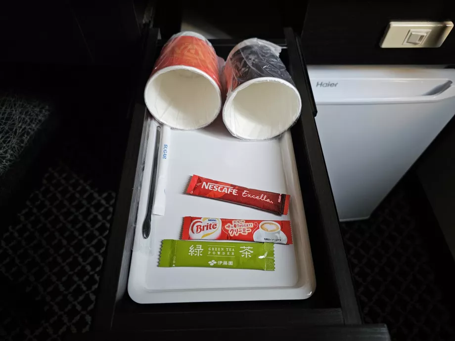 Instant coffee and green tea