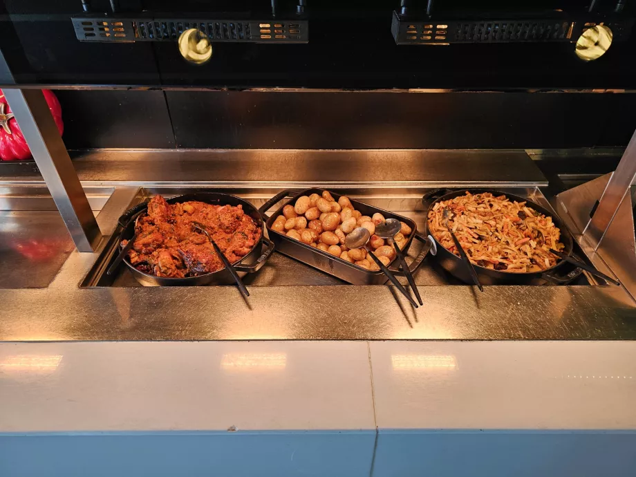 Hot food during lunches