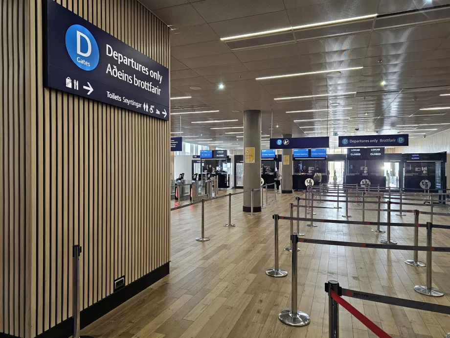 Passport control, D-gates