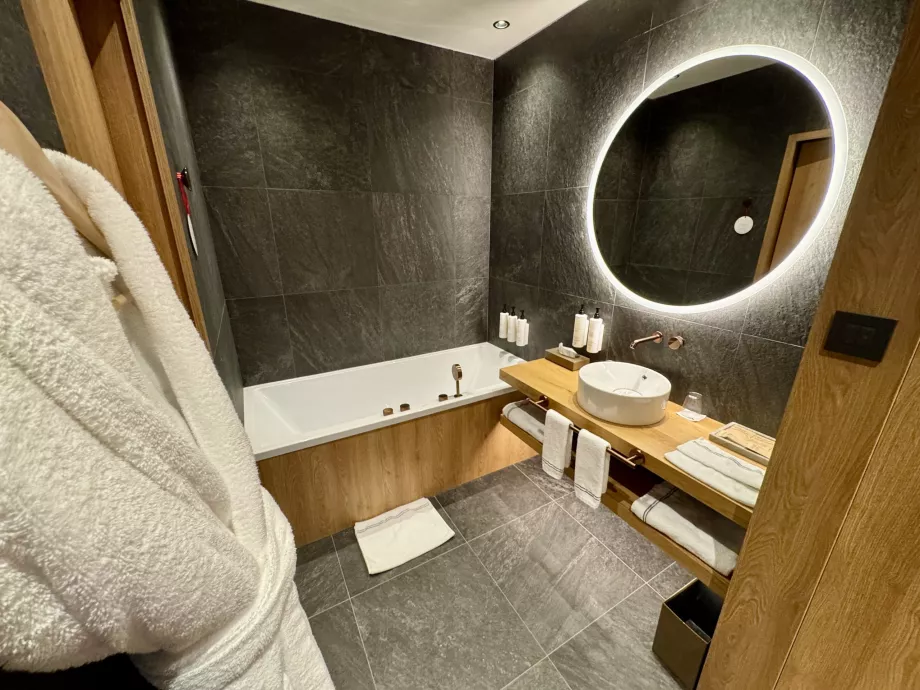 Second bathroom with bathtub