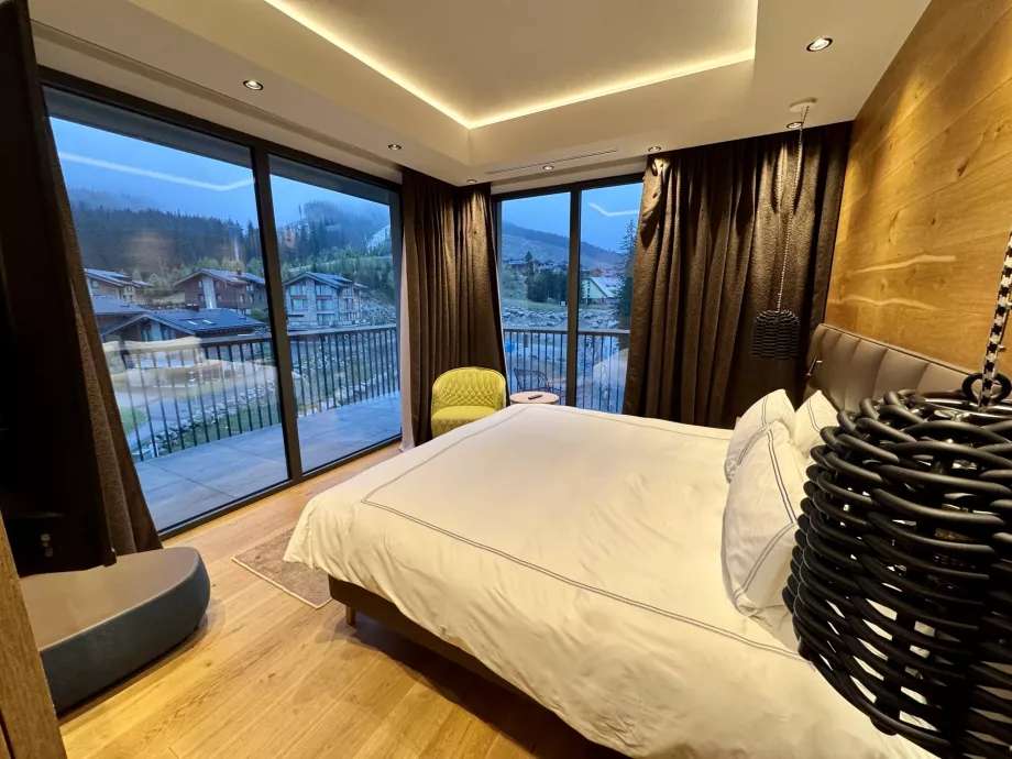 Bedroom with panoramic views