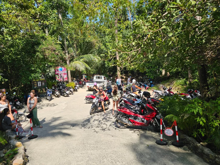 The road to Secret Beach