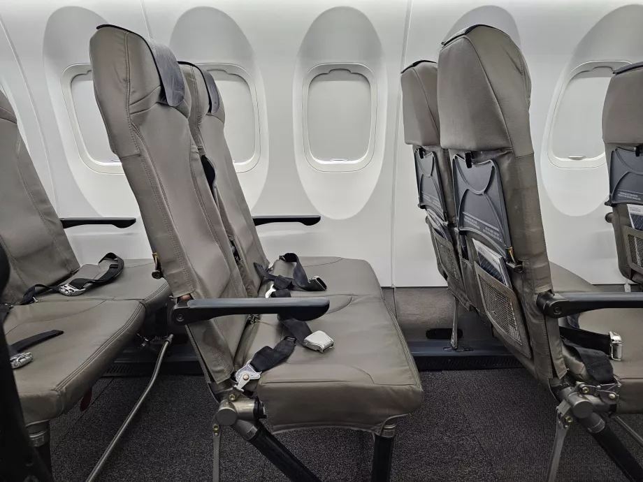 Legroom, Porter Airlines