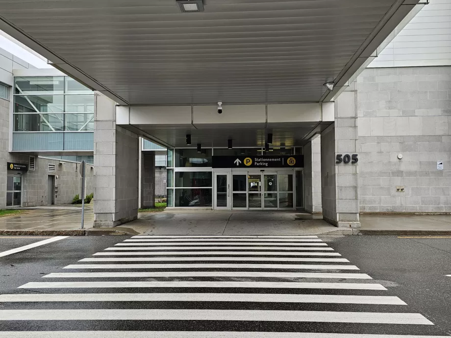 Access to the car park and luggage storage