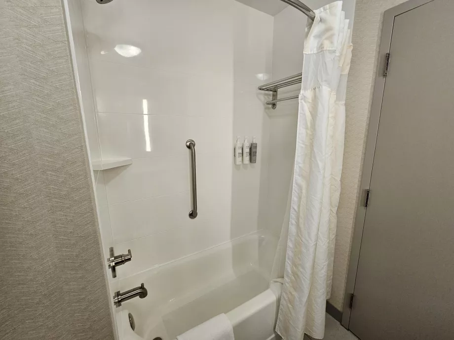 Hilton Garden Inn, bathroom