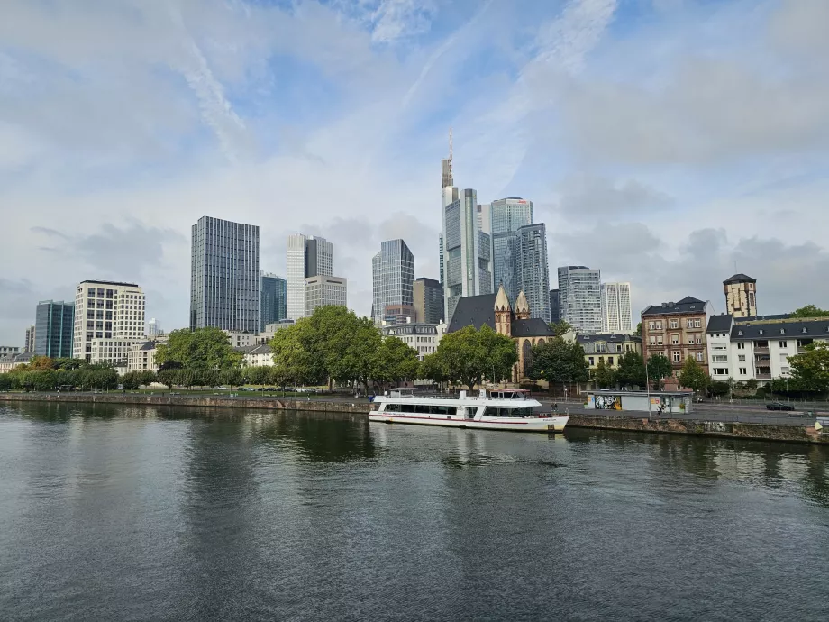 View from the Eiserner Steg to the modern centre