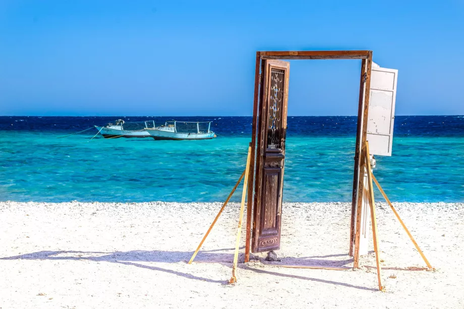 Marsa Alam - beach and door