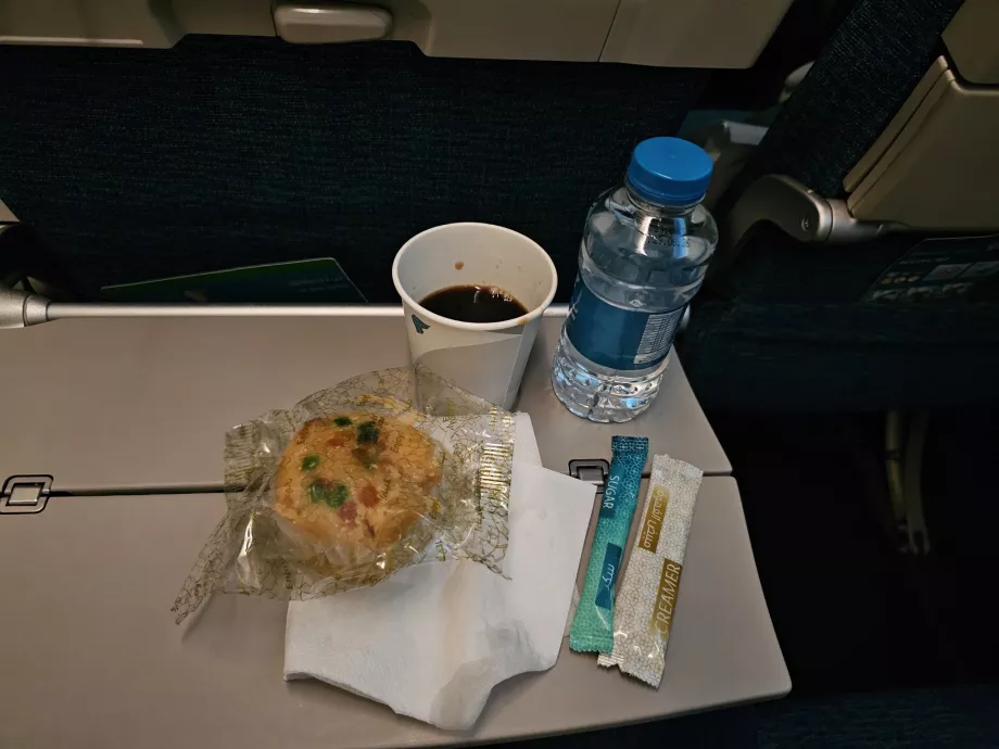Breakfast on FRA-MCT flight