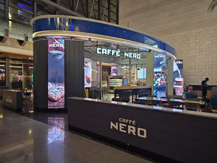 Caffé Nero, arrivals, public area