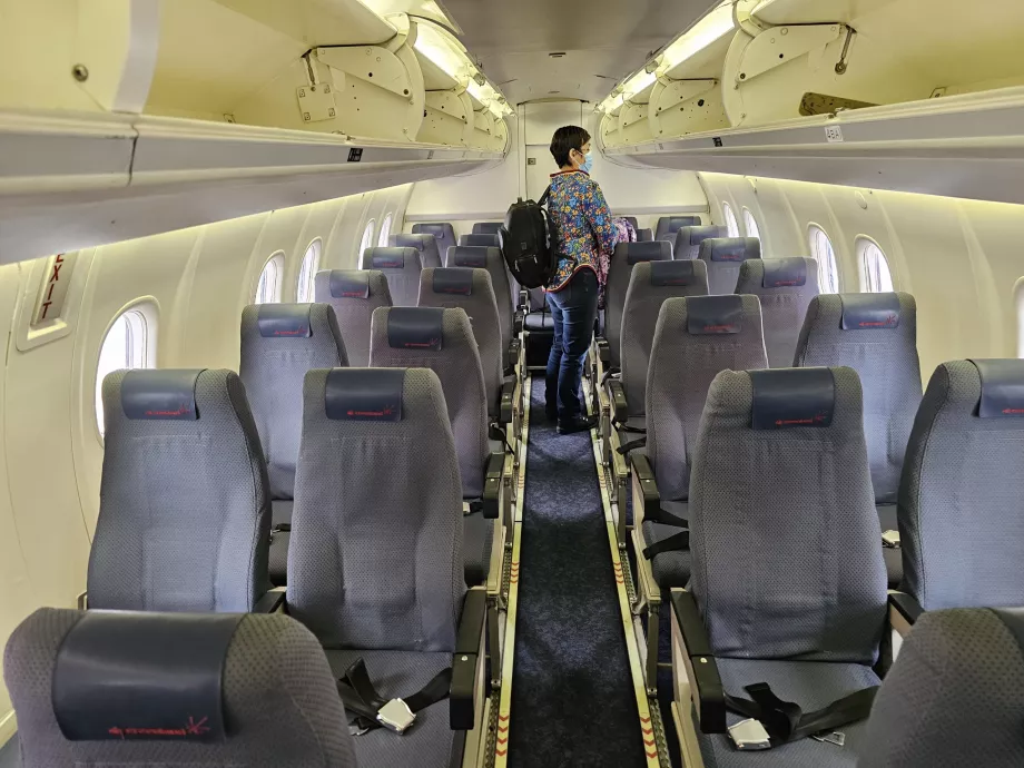 Interior, Dash 8-200