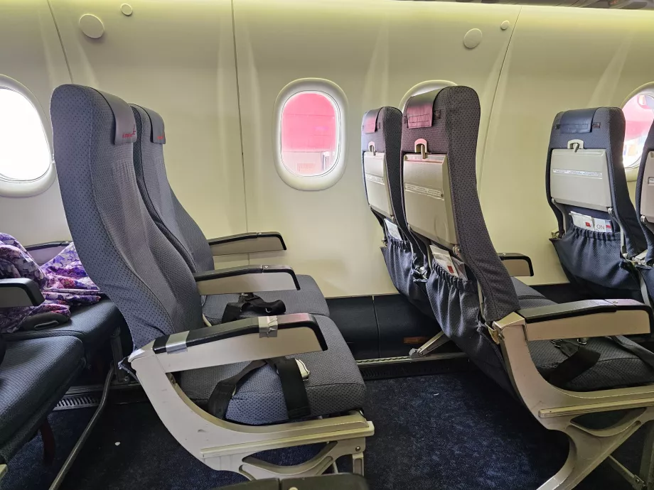 Interior, Dash 8-200