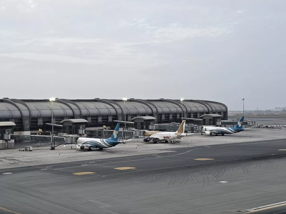View of the aircraft in front of the departure hall