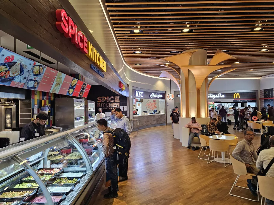Food court, fast-food, transit zone