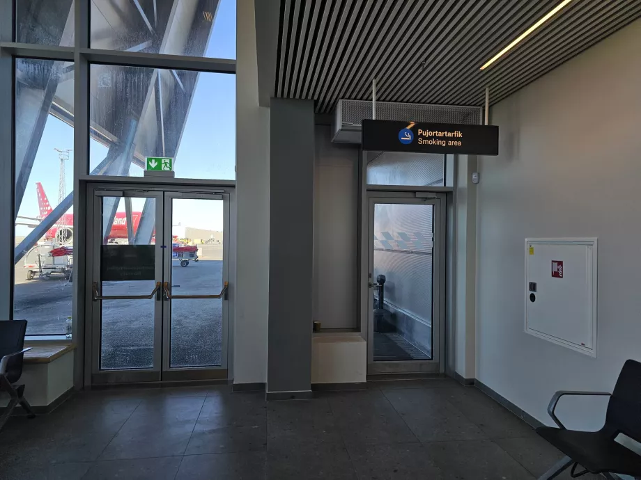 Smoking room in the transit section