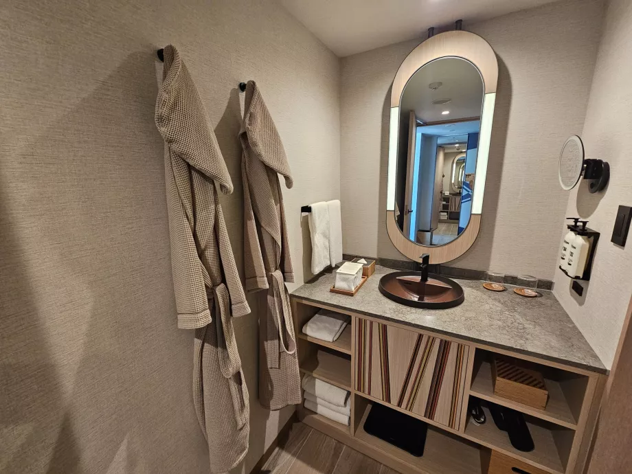 Bathroom - washbasin