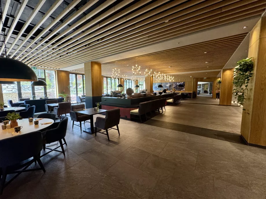 Ample seating areas