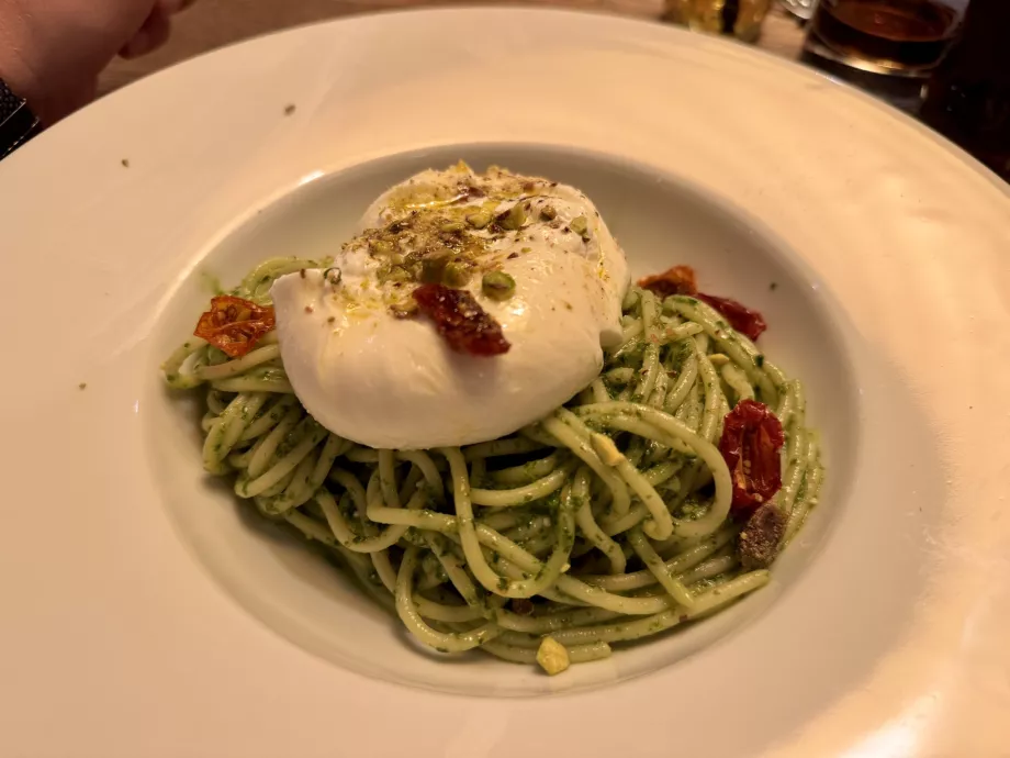 Spaghetti with burrata