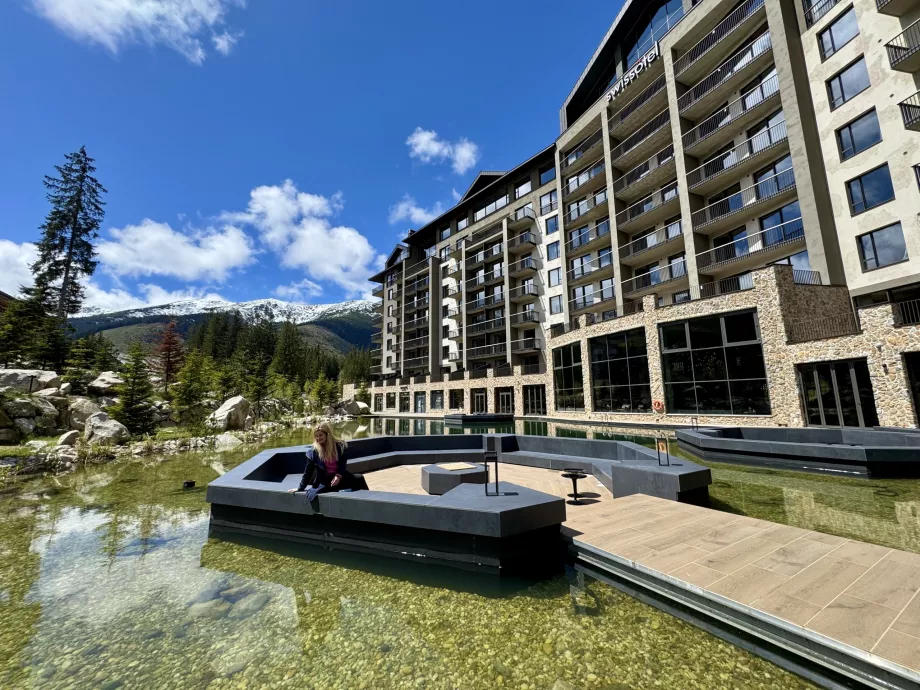 Outdoor seating in the pond