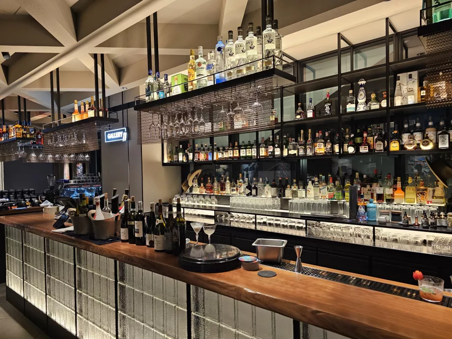 Bar in the Gallery 11 restaurant