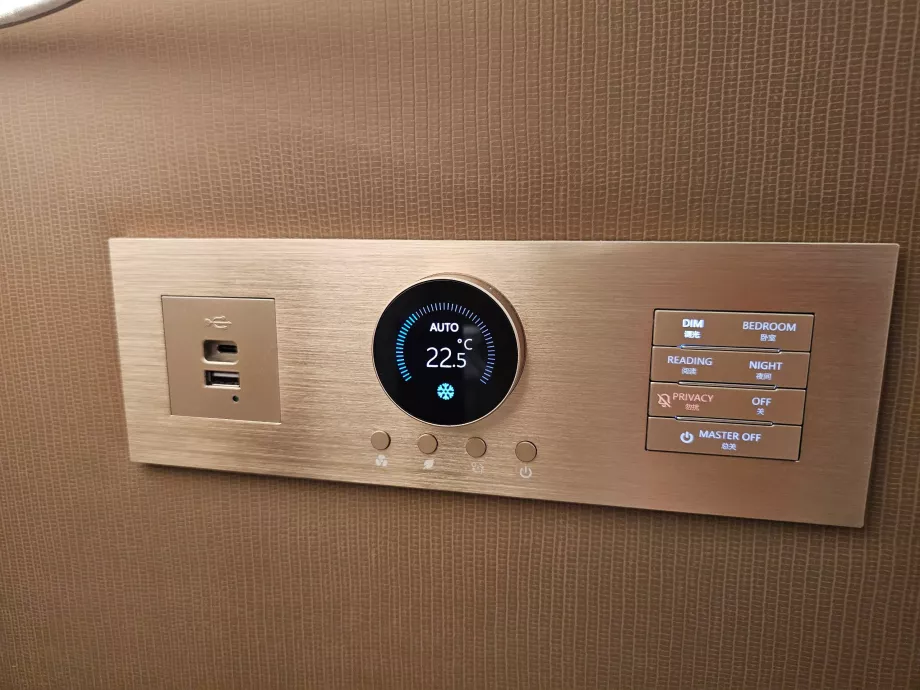 Air conditioning and lighting control directly at the bedside