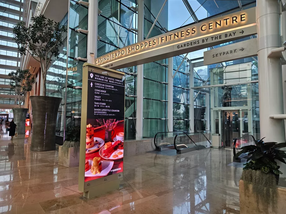 Entrance from the hotel to the shopping centre