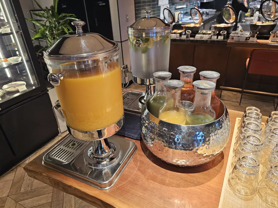 Breakfast - juices and water