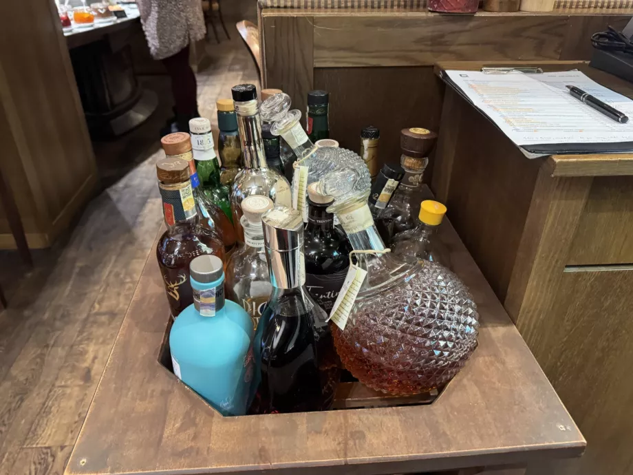 Breakfast, a wide selection of alcoholic drinks