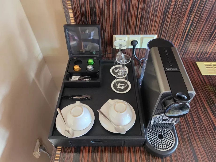 Capsule coffee machine