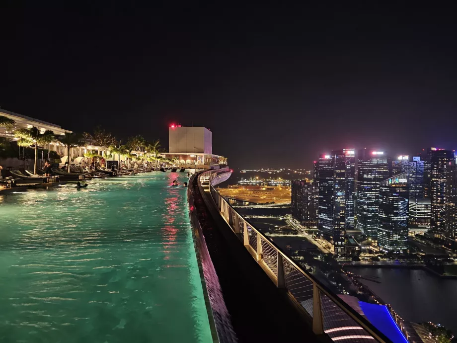 Night lighting of the rooftop swimming pool at the MBS Hotel