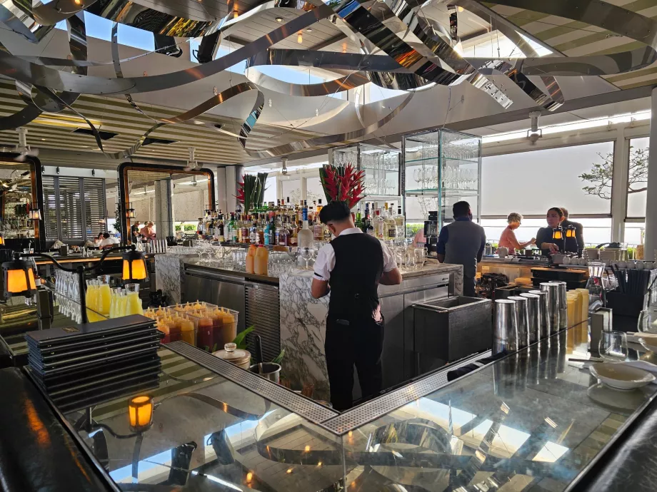 Breakfast in Spago Bar