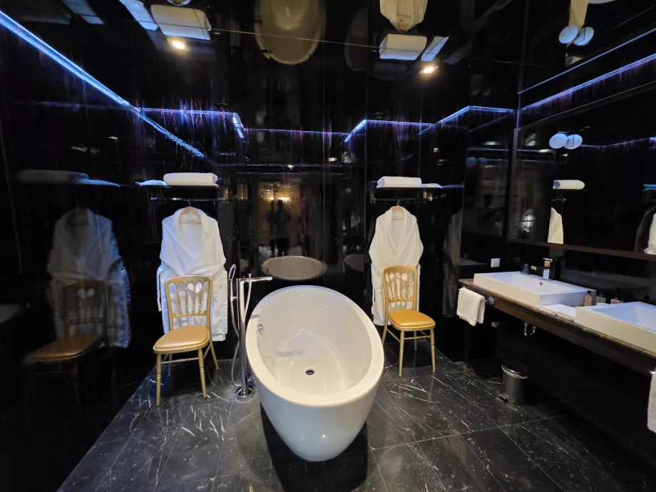 Main bathroom