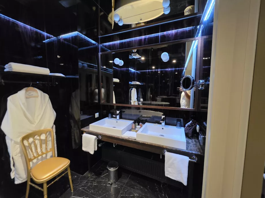 Main bathroom