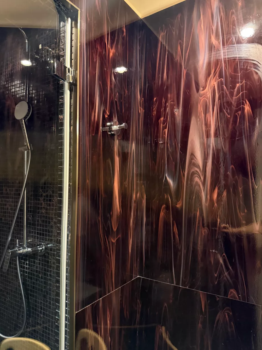 Lötz stained-glass tiles in bathrooms