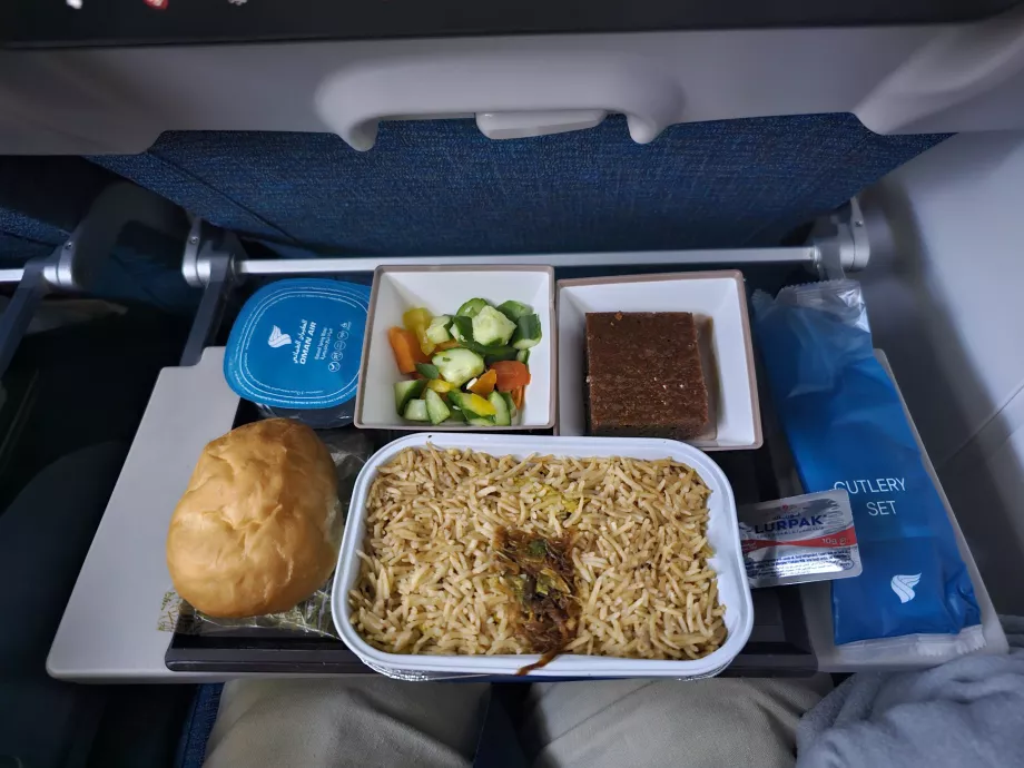 Dinner on MCT-DAR flight