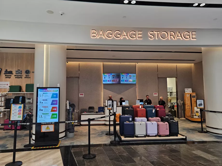 Luggage storage in JEWEL