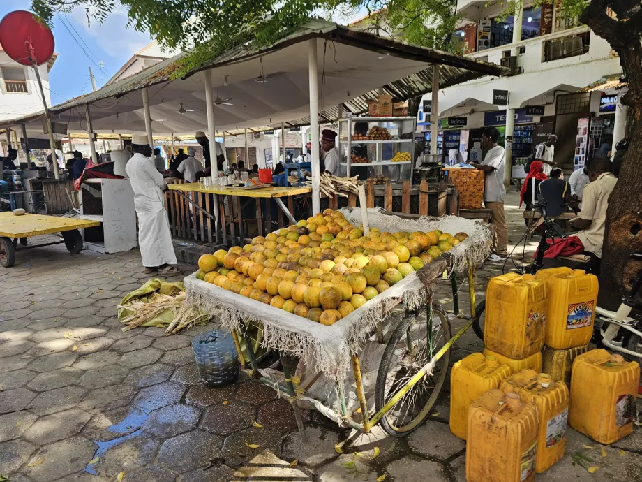Darajani Souk, street food